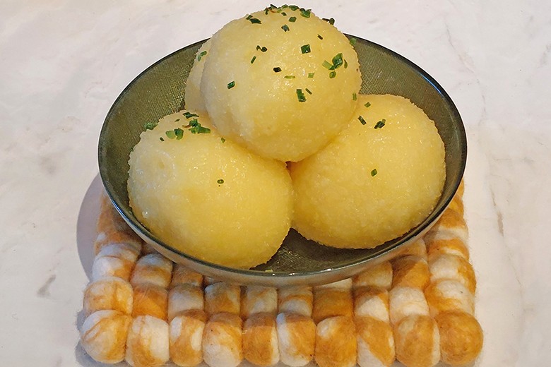 Fränkische Kartoffelknödel halb und halb