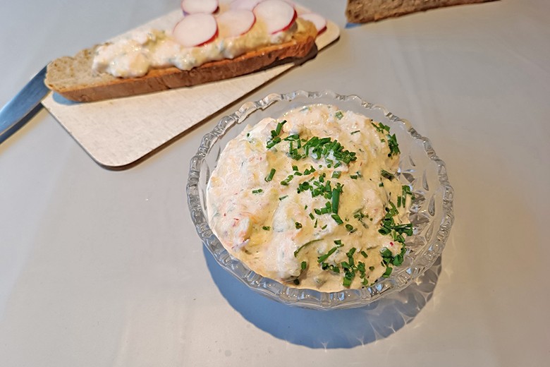 Gemüseaufstrich mit Sauerrahm und Frischkäse