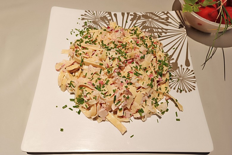 Bandnudeln mit Radieschen
