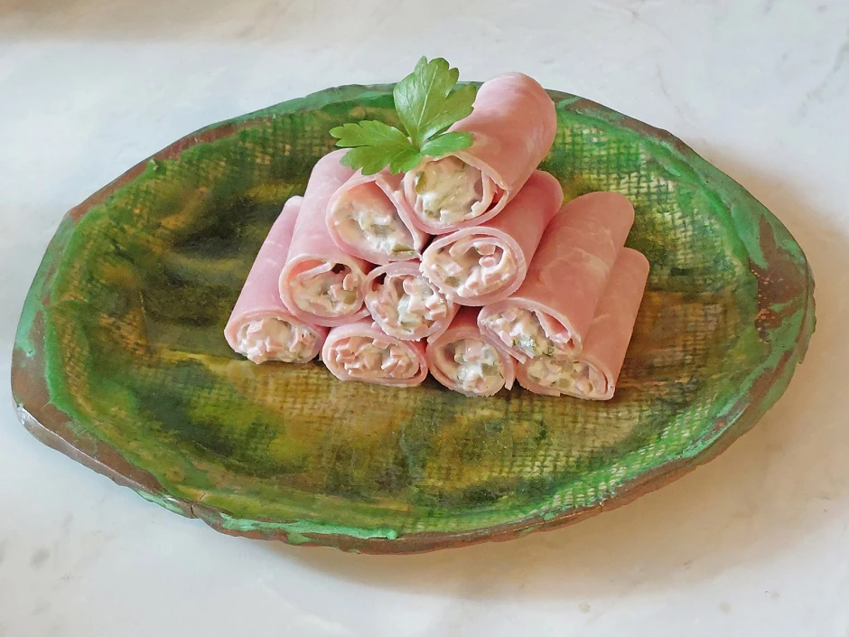 Schinkenröllchen mit Fleischsalat