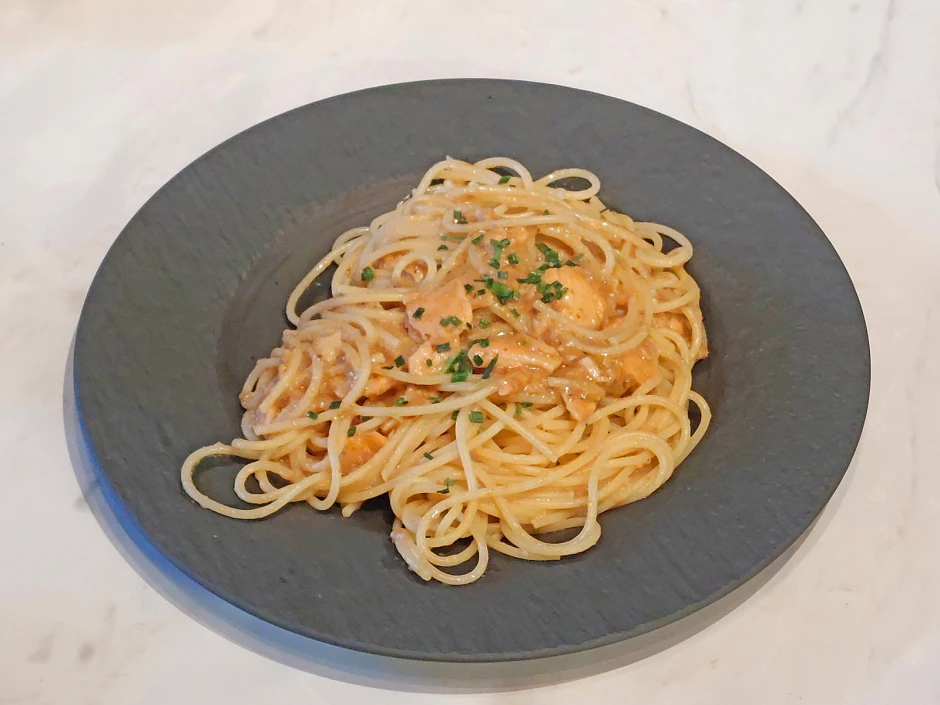 Spaghetti mit Tr&uuml;ffel-Lachsso&szlig;e