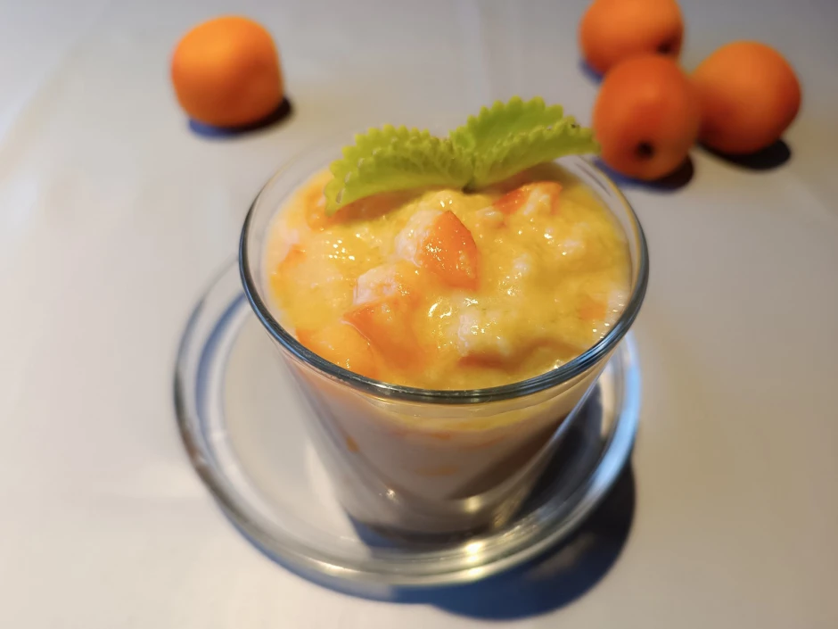 Molke-Marillen-Dessert