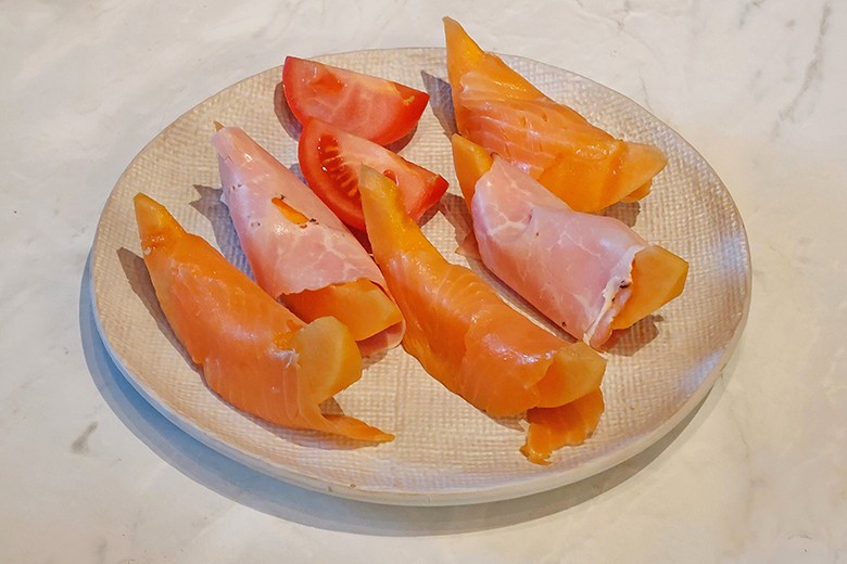 Melone mit Schinken und Lachs