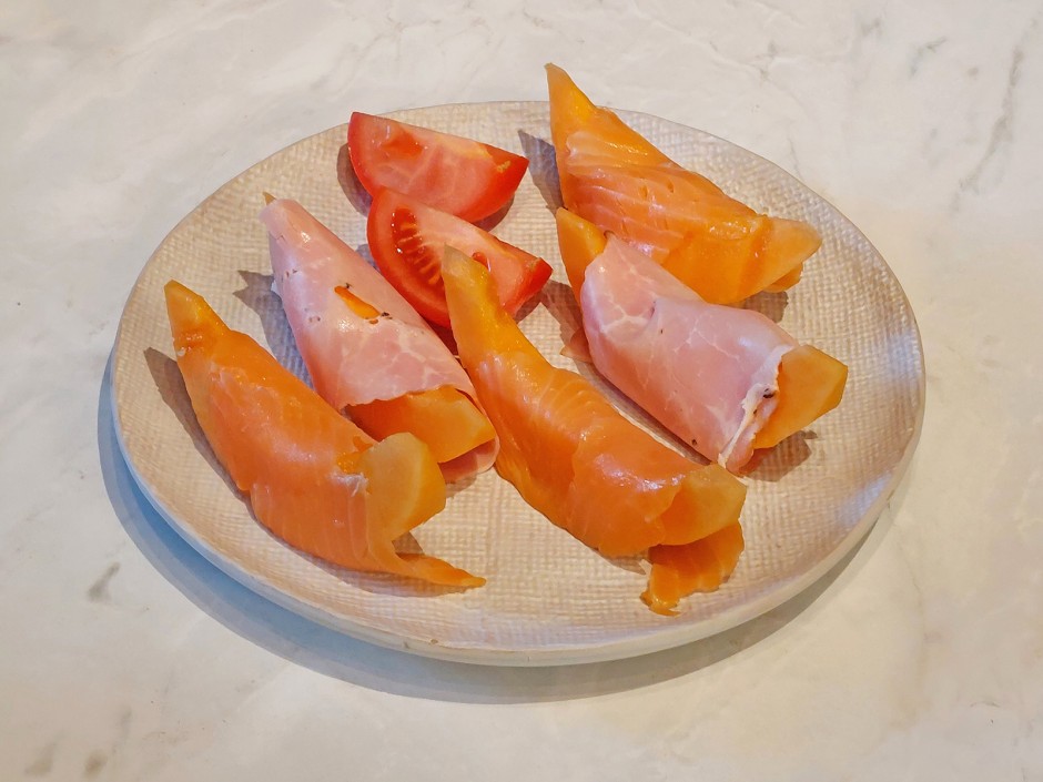 Melone mit Schinken und Lachs