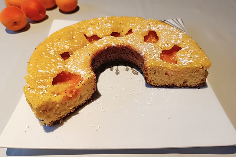 Marillenkuchen mit Molke aus dem Camping-Backofen