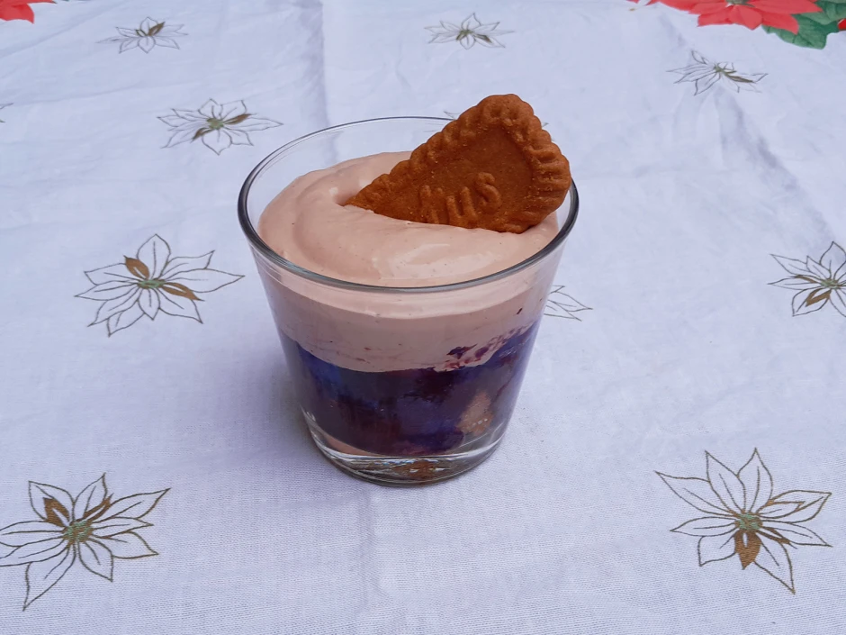 Schokomousse mit Kirsche