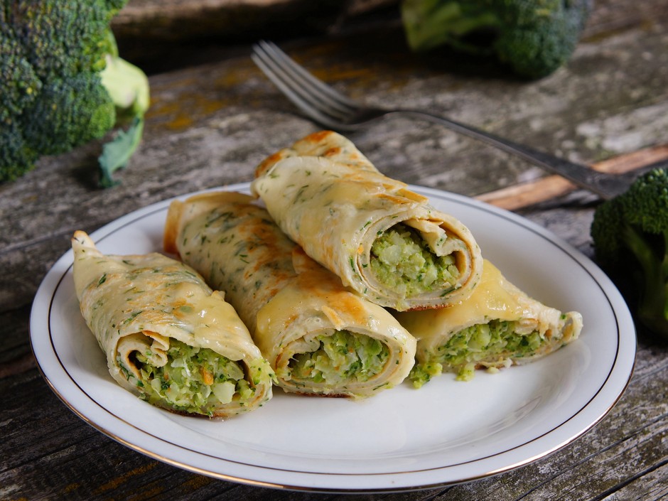 Palatschinken mit Brokkoli-Käse-Füllung