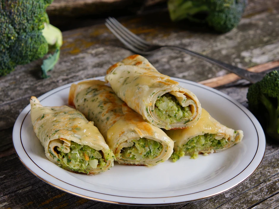 Palatschinken mit Brokkoli-Käse-Füllung