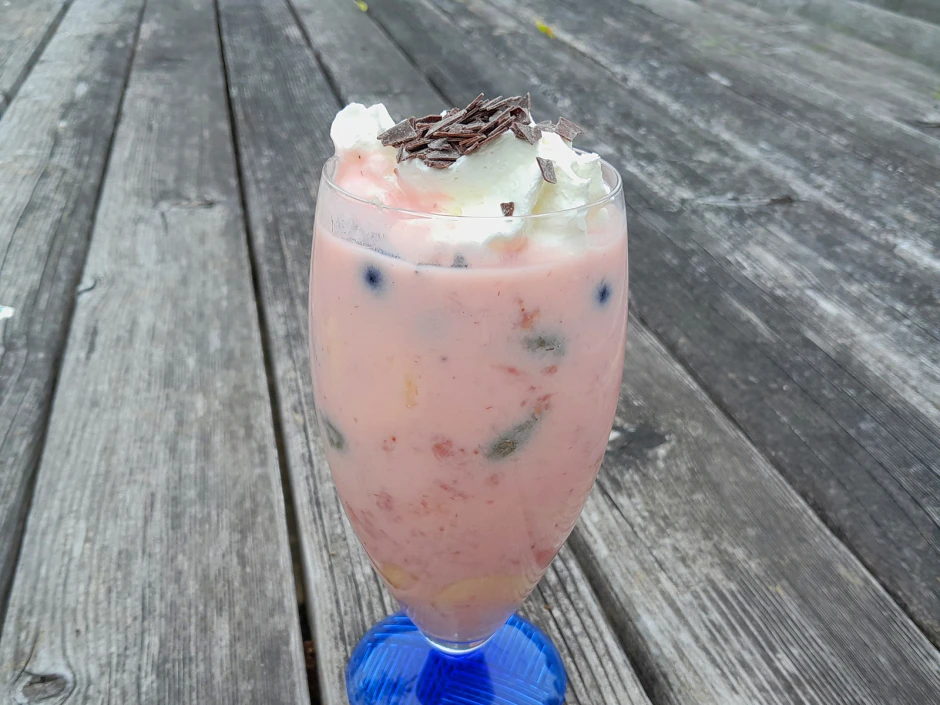 Erdbeerjoghurt mit Fr&uuml;chten