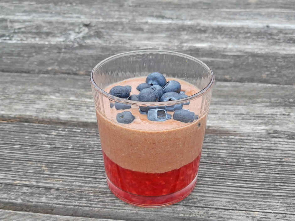 Himbeer-Heidelbeer-Dessert mit Schoko