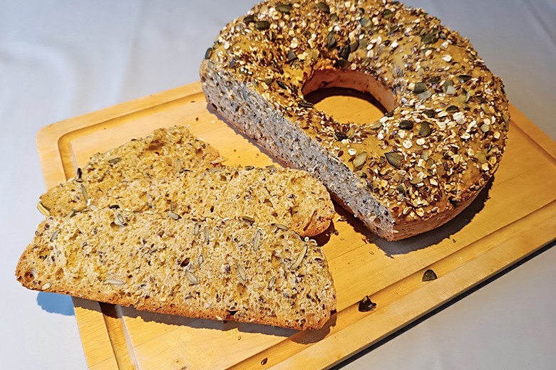 Körndlbrot mit Molke aus dem Camping-Backofen