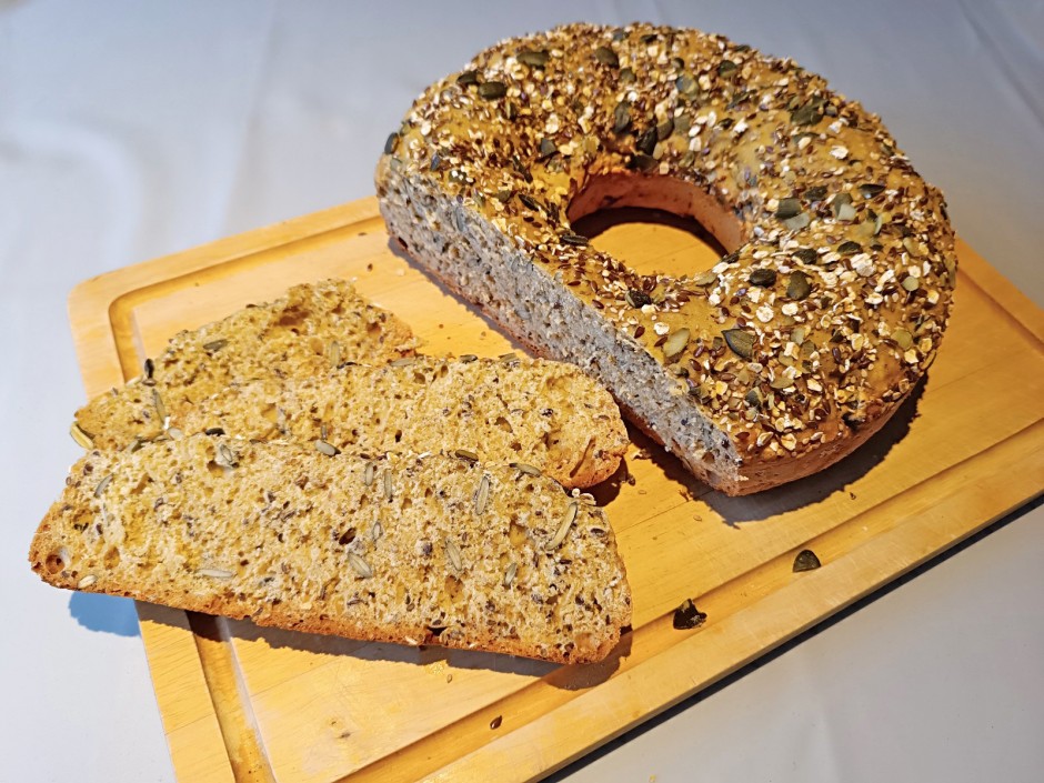 Körndlbrot mit Molke aus dem Camping-Backofen