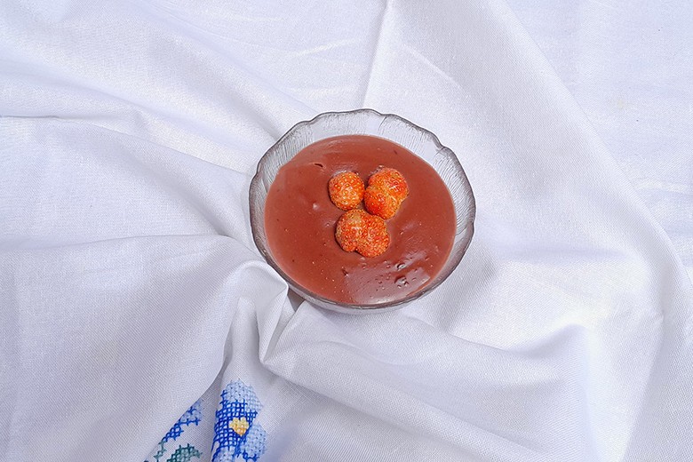Schokopudding mit Erdbeeren