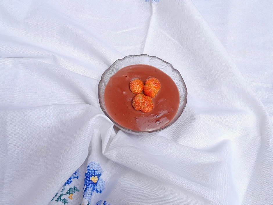 Schokopudding mit Erdbeeren