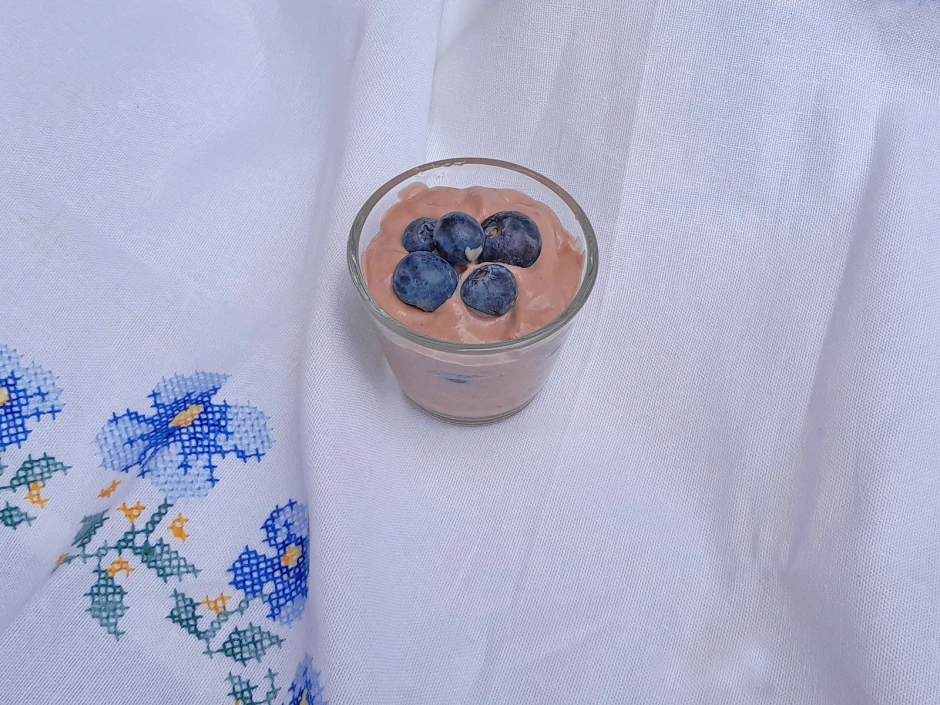 Schokoschaum mit Heidelbeeren
