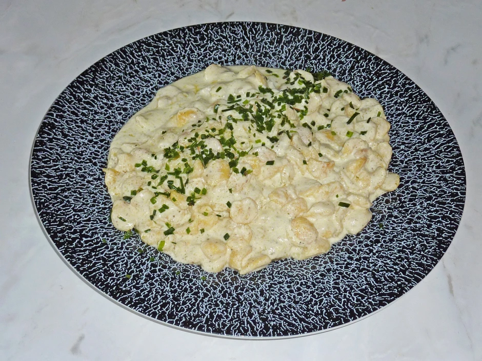 Knöpfle mit Kräuterkäsesoße