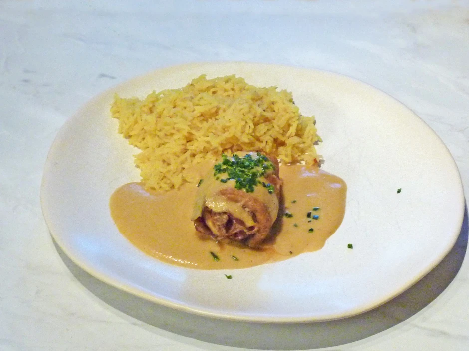 Putenroulade mit Currysoße