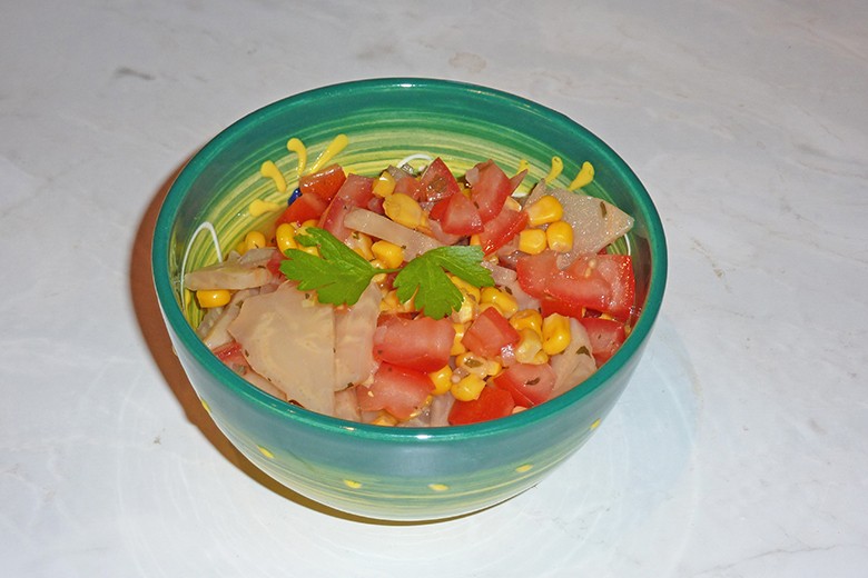 Sellerie-Tomaten-Maissalat