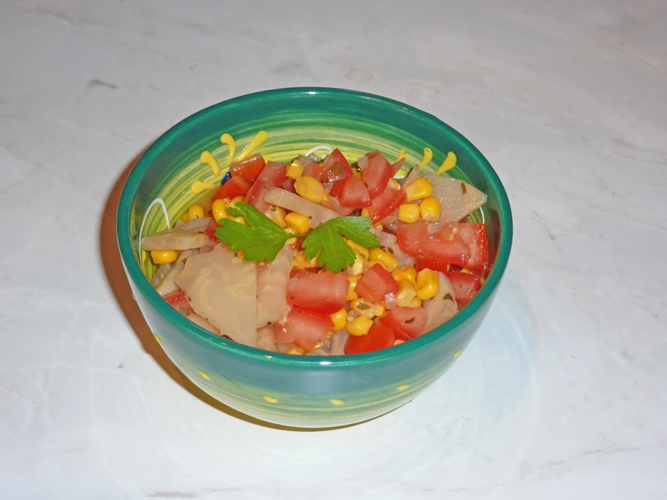 Sellerie-Tomaten-Maissalat