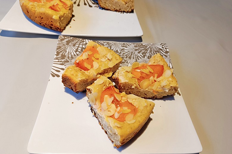Butterkuchen mit Marillen aus dem Camping-Backofen