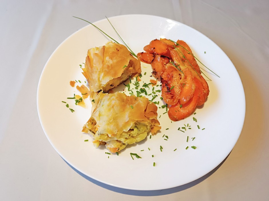 Erdäpfelstrudel mit Karotten aus dem Camping-Backofen