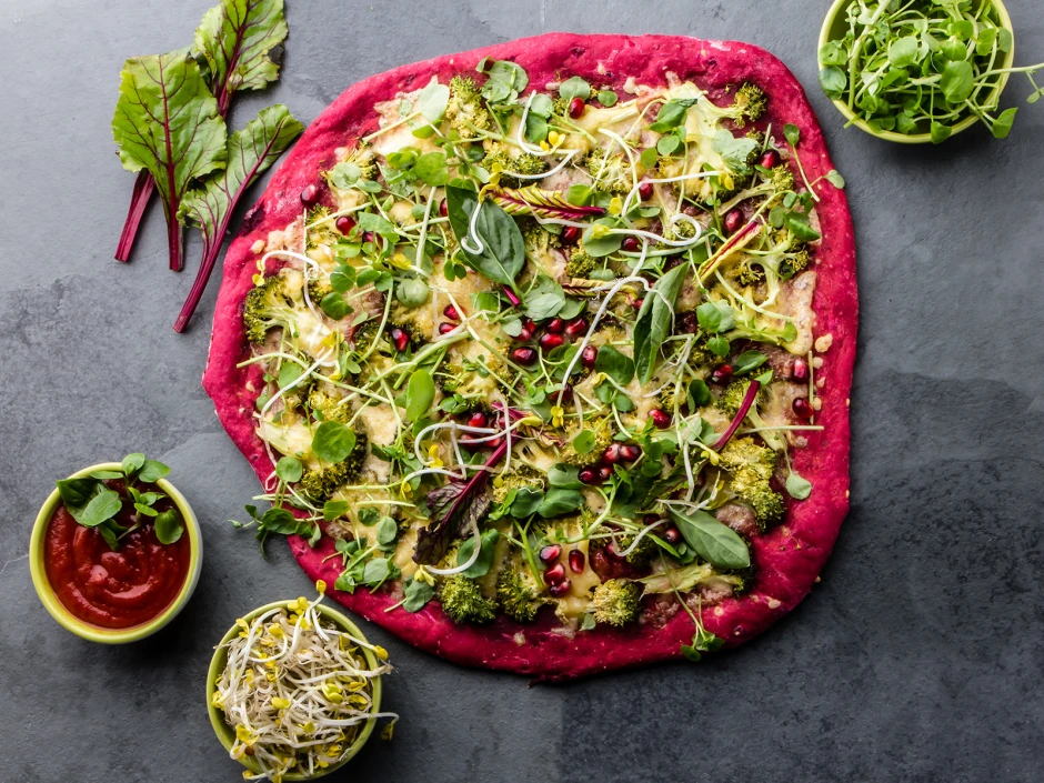 Rote R&uuml;ben Pizza mit Sprossen