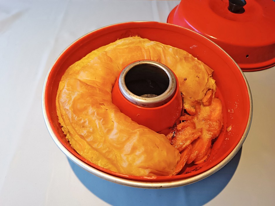 Erdäpfelstrudel mit Karotten aus dem Camping-Backofen
