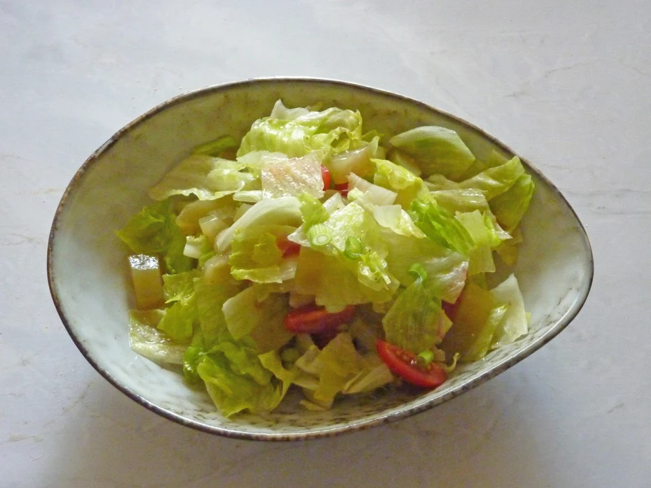 Eisbergsalat mit Senfgurken