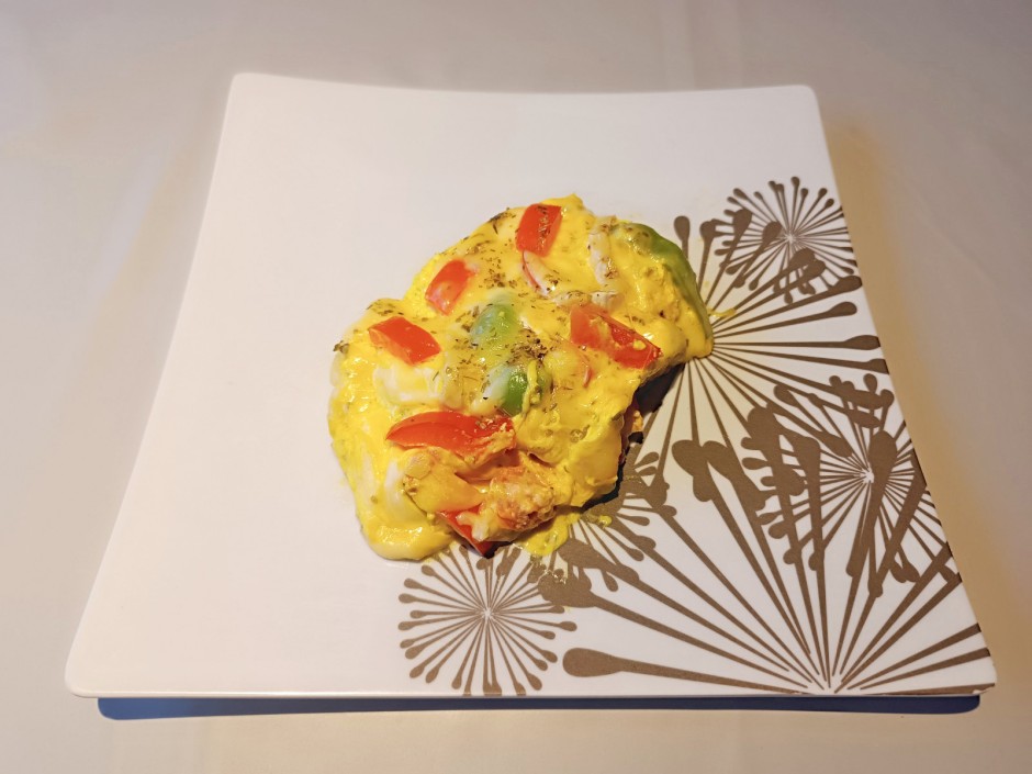 Pizza mit Erdäpfelboden aus dem Camping-Backofen