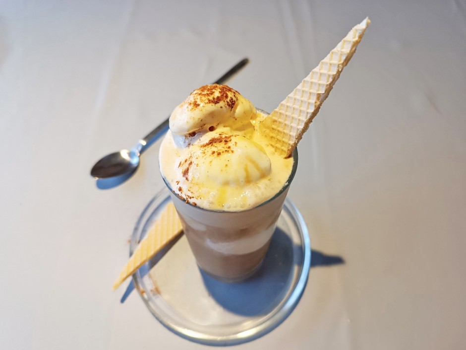 Eiskaffee mit Eierlikör