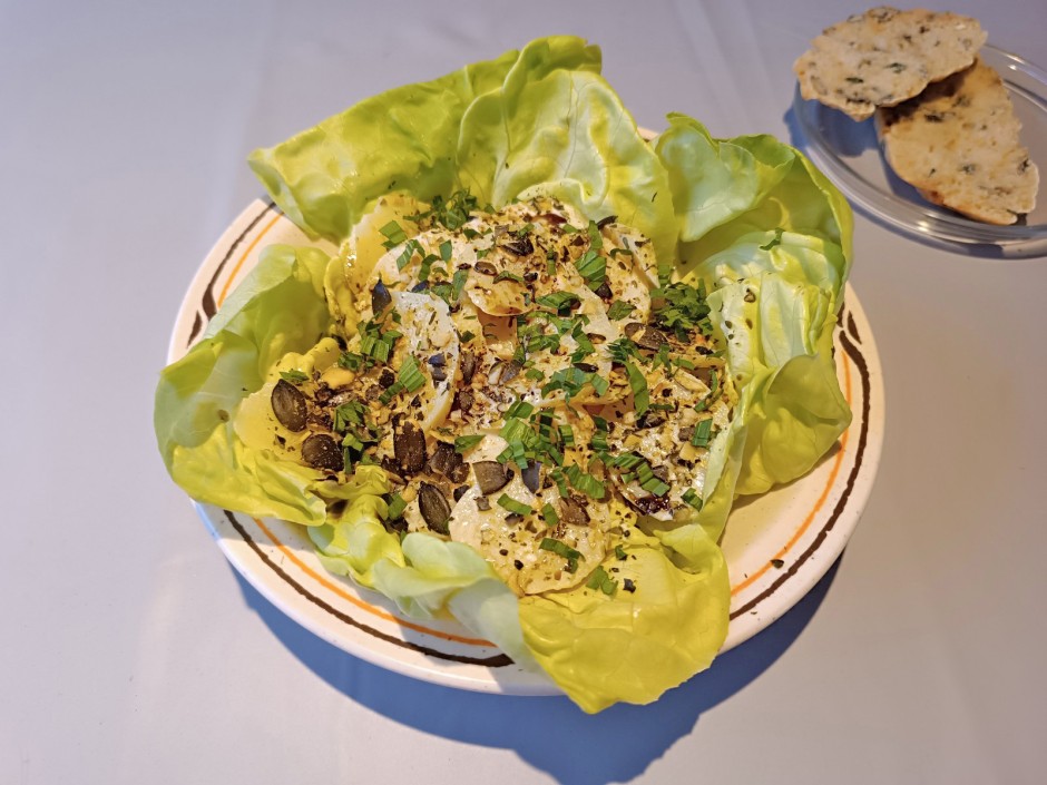 Erdäpfelsalat auf Blattsalat