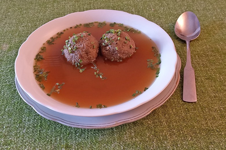 Leberknödelsuppe