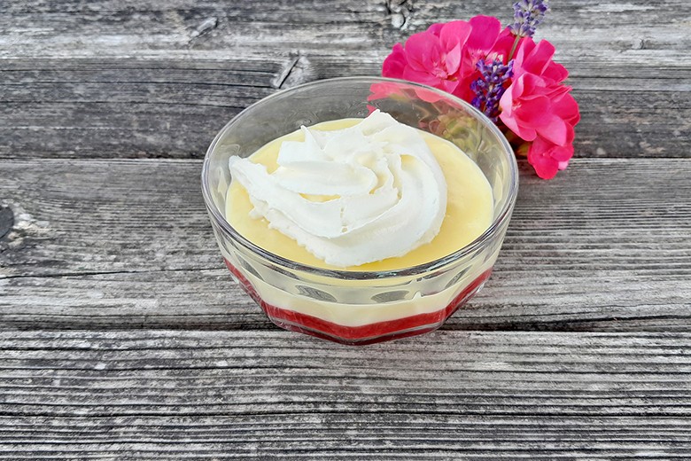 Vanillepudding auf Himbeermus