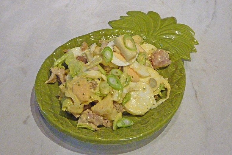 Eier-Hühnersalat mit Ananas
