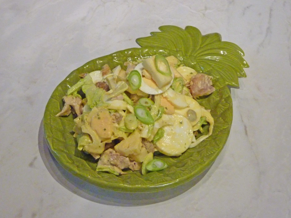 Eier-Hühnersalat mit Ananas