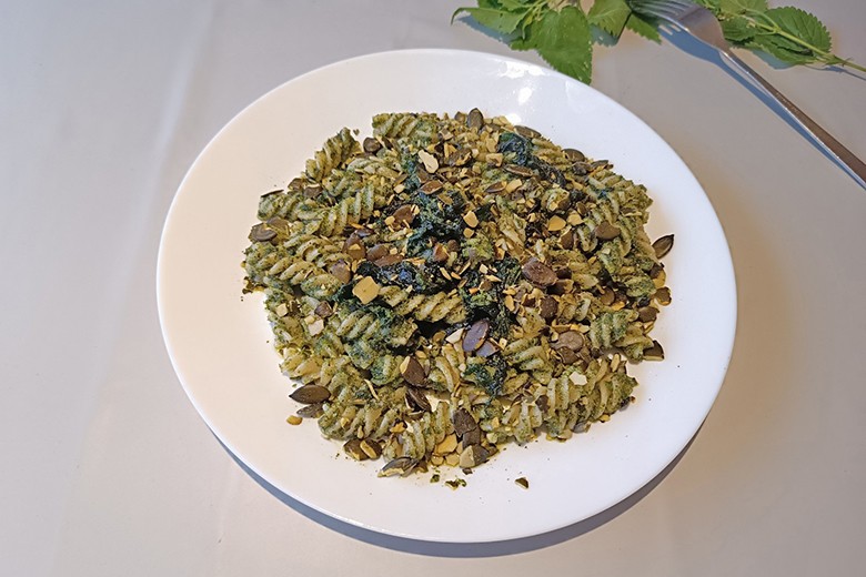 Brennnessel Pesto mit Dinkel-Nudeln