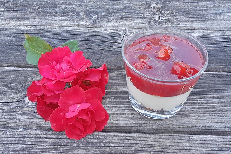 Sauerrahmcreme mit Erdbeeren