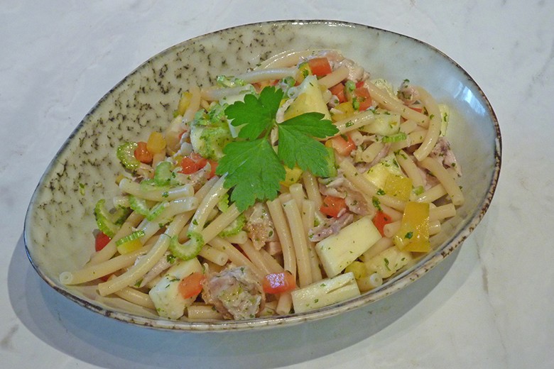 Nudelsalat mit Ananas