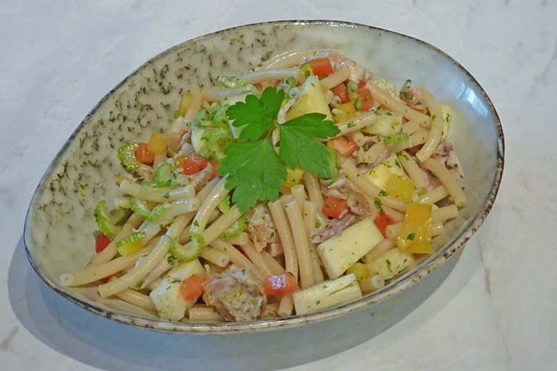 Nudelsalat mit Ananas