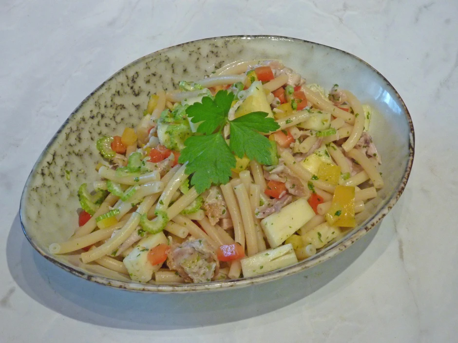 Nudelsalat mit Ananas