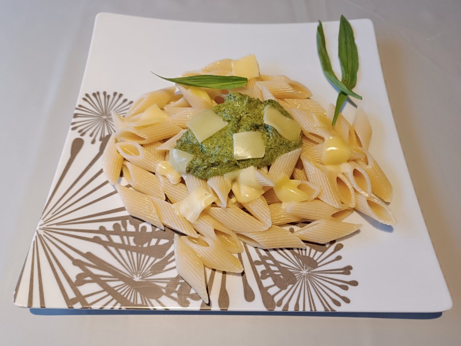 Spitzwegerich-Pesto auf Dinkelnudeln