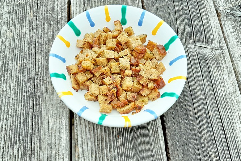 Brotcroutons als Suppeneinlage
