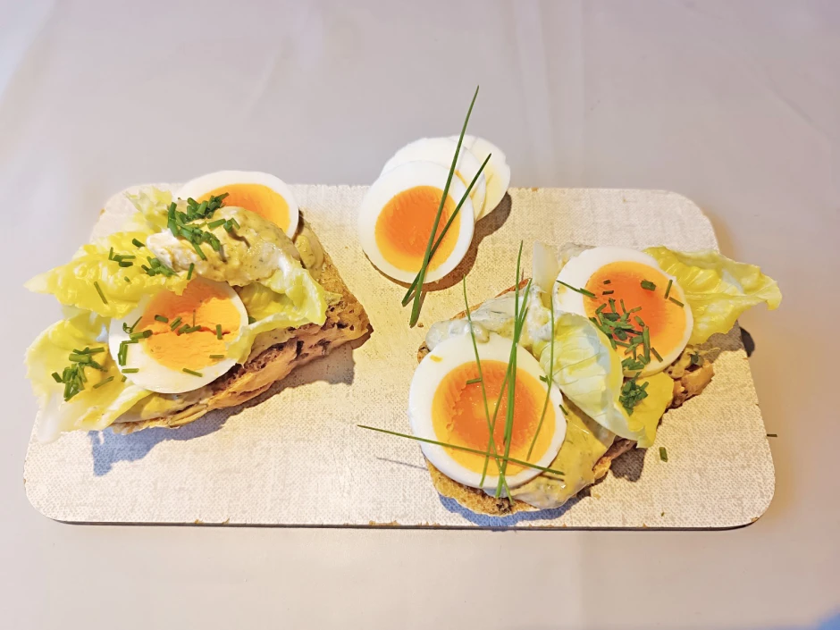 Gesundes Fr&uuml;hst&uuml;ck mit Spitzwegerich-Aufstrich