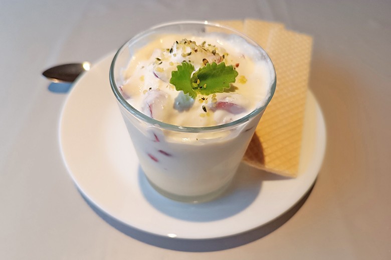 Kirsch-Eisbecher mit Frischkäse