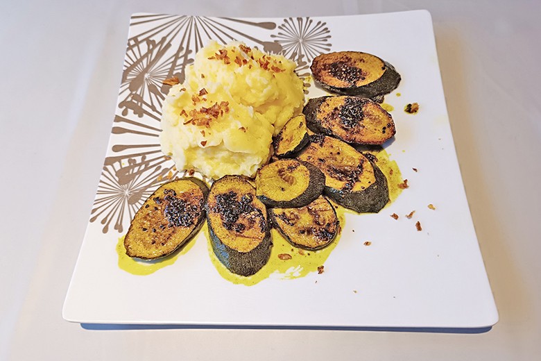 Erdäpfelpüree mit gebratenen Zucchinischeiben