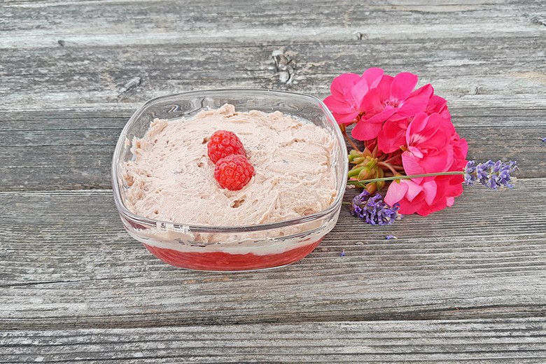 Schokopuddingcreme auf Himbeertopfen
