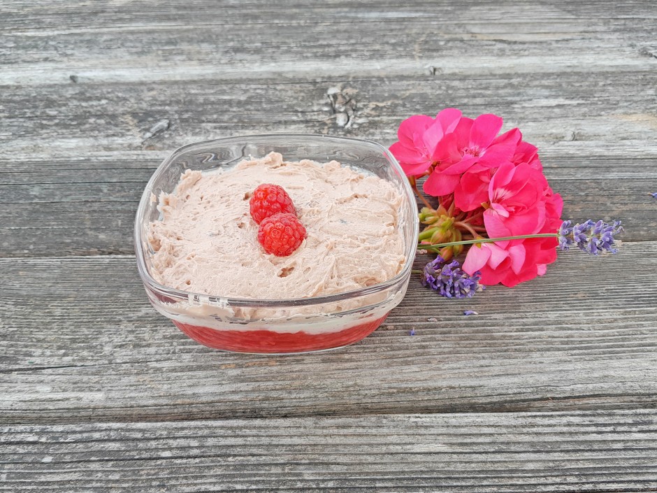 Schokopuddingcreme auf Himbeertopfen