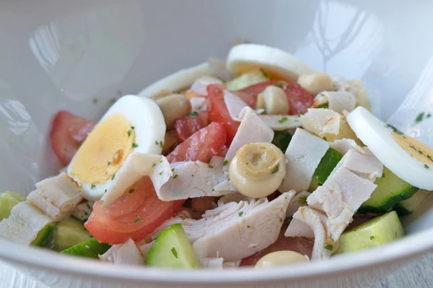 Spargelsalat mit Ei und Champignons