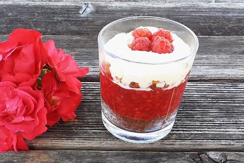 Schichtdessert mit Nüssen