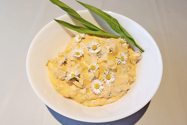 Frischkäseaufstrich mit Spitzwegerich und Kürbiskernen